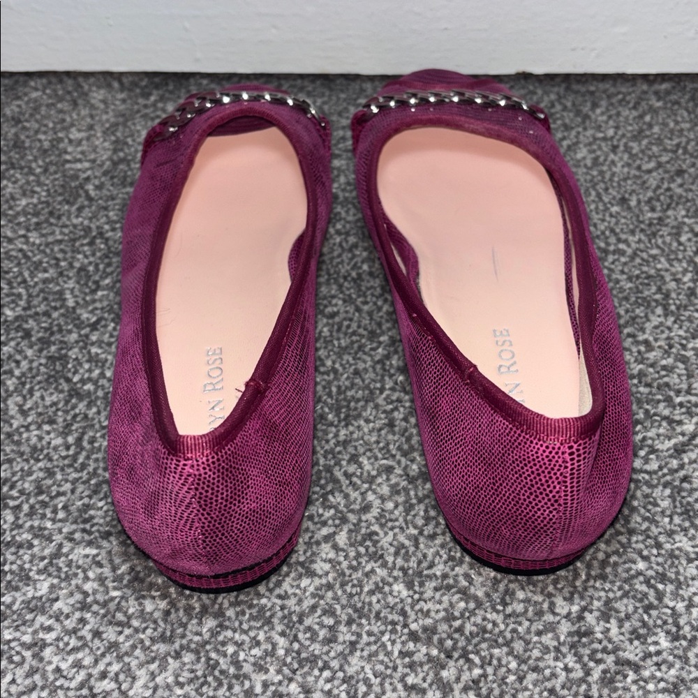 Taryn Rose Plum Peep-Toe Flats with Chain Accent size 6.5M - Picture 5 of 8